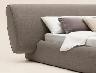 C112 Minotti Blake Upholstered Bed 6