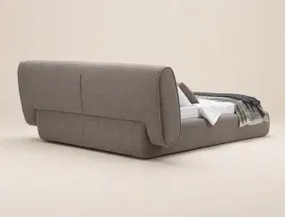 C112 Minotti Blake Upholstered Bed 8
