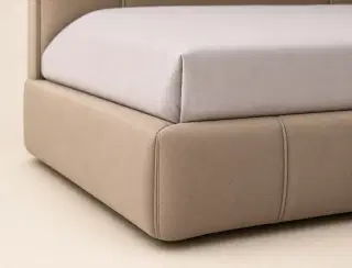 C073 Queen Bed 5
