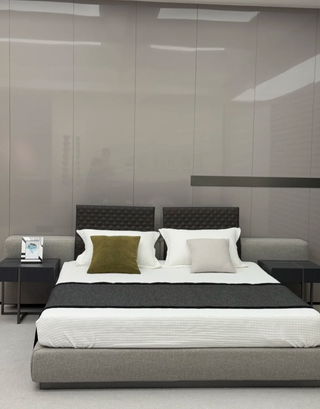 C021 Minotti Yang Bed 6