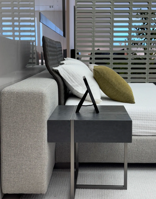 C021 Minotti Yang Bed 7