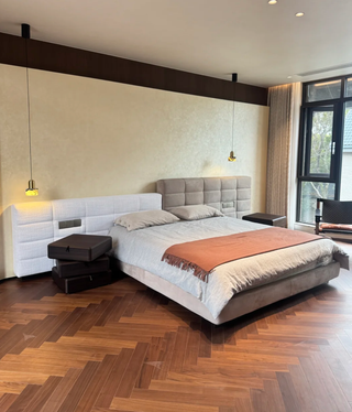 C023 Lawrence Tall-and-Low Headboard Bed 3