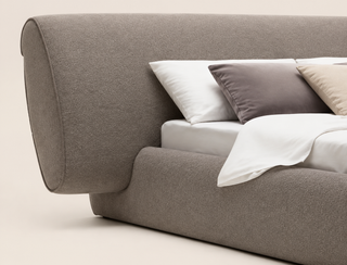 C112 Minotti Blake Upholstered Bed 3