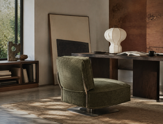 B560 lounge chair 3